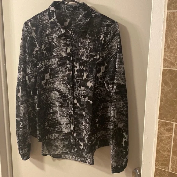 IRIS BASIC BLOUSE - Picture 1 of 3